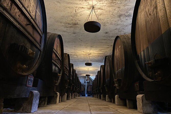 Private Full-Day Wine Tour from Lisbon with Tastings - S. Simao Arte Azulejos: seeing traditional tile-making up close
