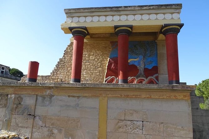 PRIVATE-Knossos Palace-Zeus Cave-Olive Oil Tasting-Old Villages - Morning plan: Heraklion streets and smooth starts