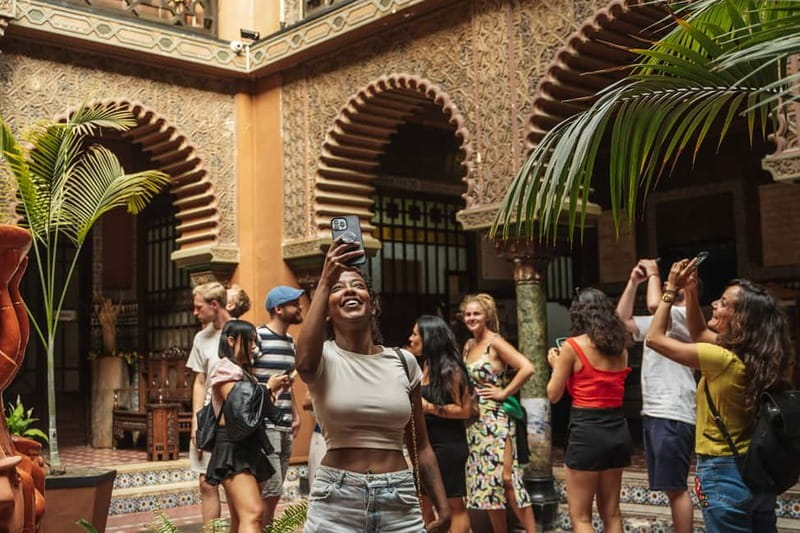 Private Lisbon Food Tour in Baixa with Wine & Local Delights - Ginjinha Sem Rival and Portuguese drinks: green wine, beer, and liqueur culture