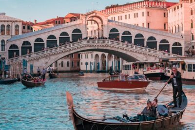 Private Secret Venice Tour; Rialto Market, San Polo & Food and Wine tasting - Ponte di Rialto: the bridge lesson you don’t get from photos
