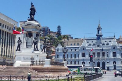 Private Tour: Viña del Mar and Valparaíso Tour with Wine Tasting in Casablanca Valley - Ascensores and stair climbs: the secret to enjoying Valparaíso without hating your legs