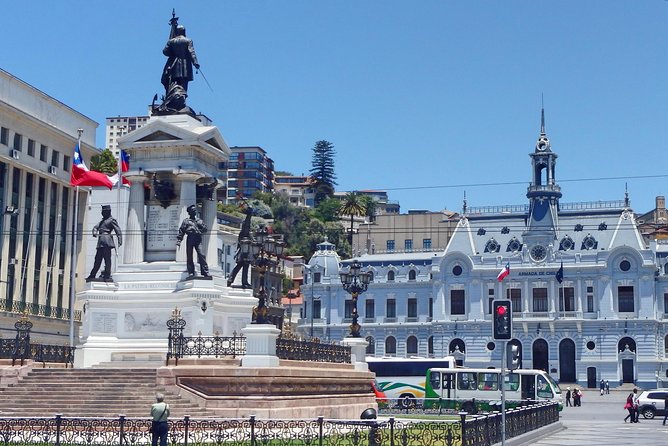 Private Tour: Viña del Mar and Valparaíso Tour with Wine Tasting in Casablanca Valley - Ascensores and stair climbs: the secret to enjoying Valparaíso without hating your legs