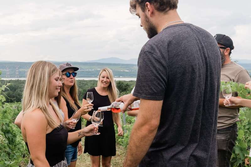 Quebec City: Island of Orleans Wine Tour - Getting to Place d’Ames and finding the wrapped bus fast