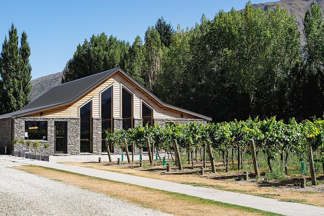 Queenstown Classic Wine Tour: 3 Winery Visits, Cave Tour & Cheese - Guides make the day: what to look for and how to match their style