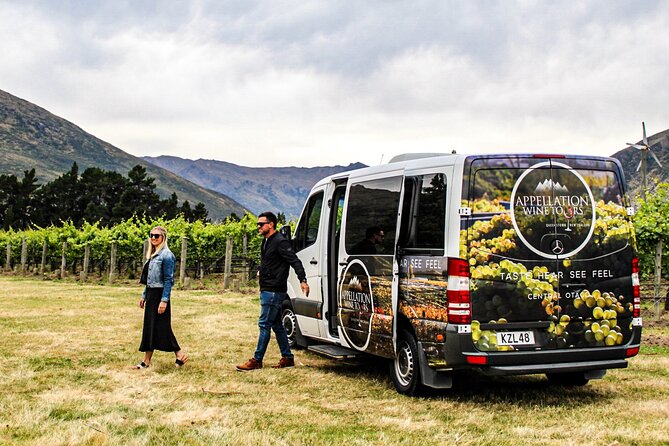 Queenstown Classic Wine Tour: 3 Winery Visits, Cave Tour & Cheese - Group size and comfort: max 12 means less chaos