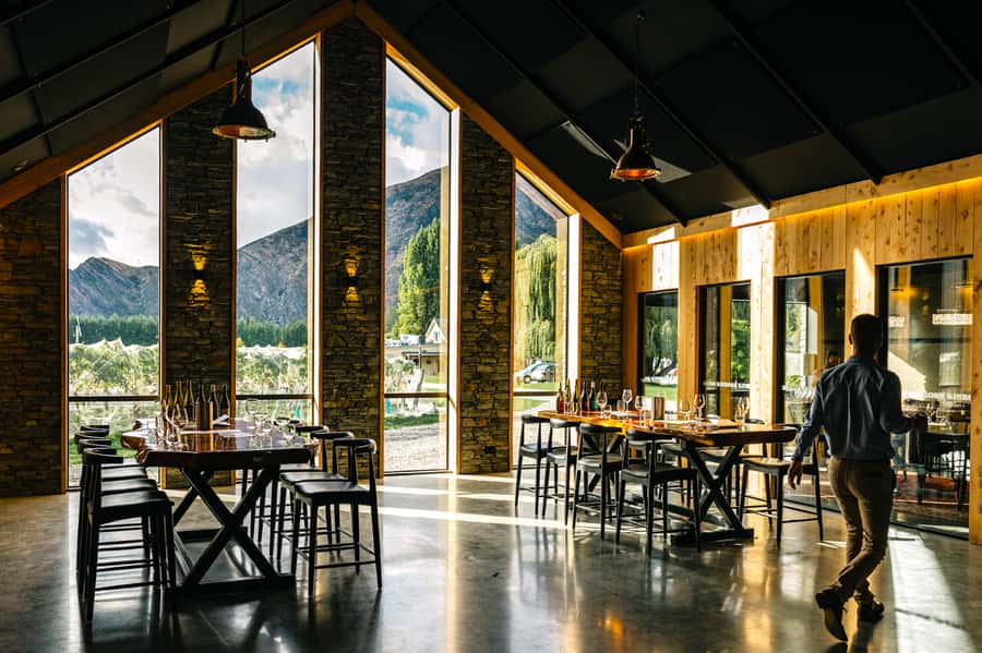 Queenstown: Original Premium Half-Day Gibbston Wine Tour - Lunch break in Gibbston: you choose the cost and the comfort
