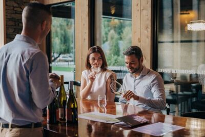 Queenstown Wine & Food Tour: Scenery, Tastings & Delicious Lunch! - Hotel Pickup and a Small Group: How It Shapes the Experience