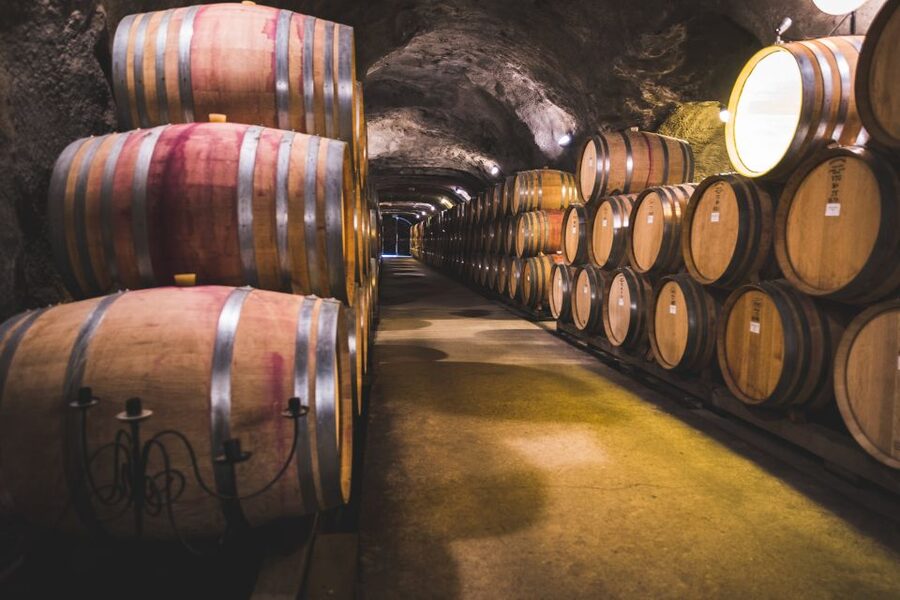 Queenstown: Wine Tasting Tour - Kinross tasting stop: five winemakers and a proper lunch reset
