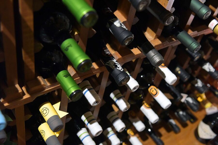 Rhodes: Private Wine Tasting Experience for Beginners - How the sommelier teaches wine tasting steps (so you can do it yourself)