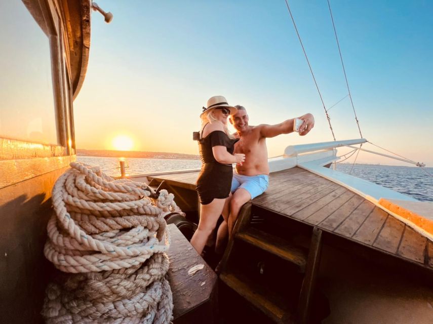 Rhodes: Sunset Cruise with Unlimited Aperol, Beer, and Wine - The sunset over Rhodes: what you actually see from the western horizon