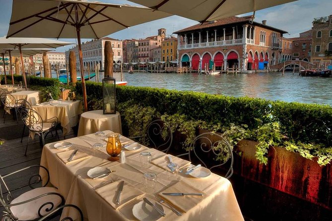 Rialto Market Food and Wine Lunchtime Tour of Venice - The Rialto Market Hour: Why the First Stop Matters