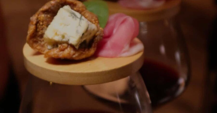Romantic Wine Tasting Experience at Koccio Valletta - The Valletta Steps Setting: Why This Feels Like a Date Night
