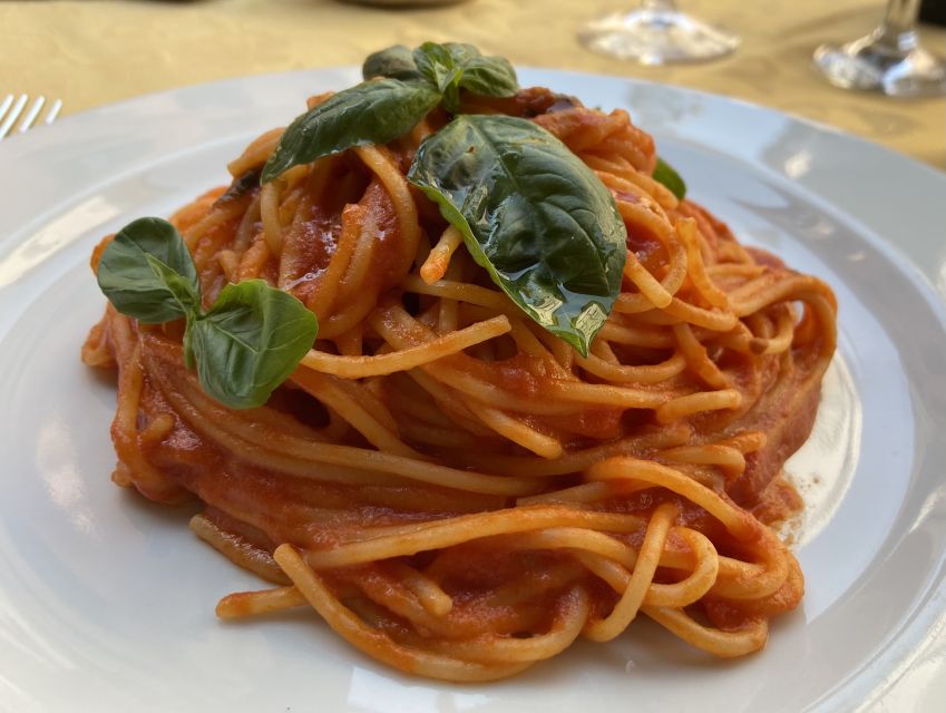 Rome: Food Tour near Vatican City with Wine - Stop 3: il segreto for handmade pasta and DOCG Vermentino