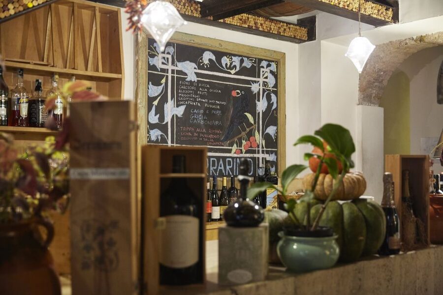 Rome Food Tour: Trastevere Aperitivo, Wine & Pasta Dinner - Stop 3: spritz at a classic Roman bar (the people-watching stop)
