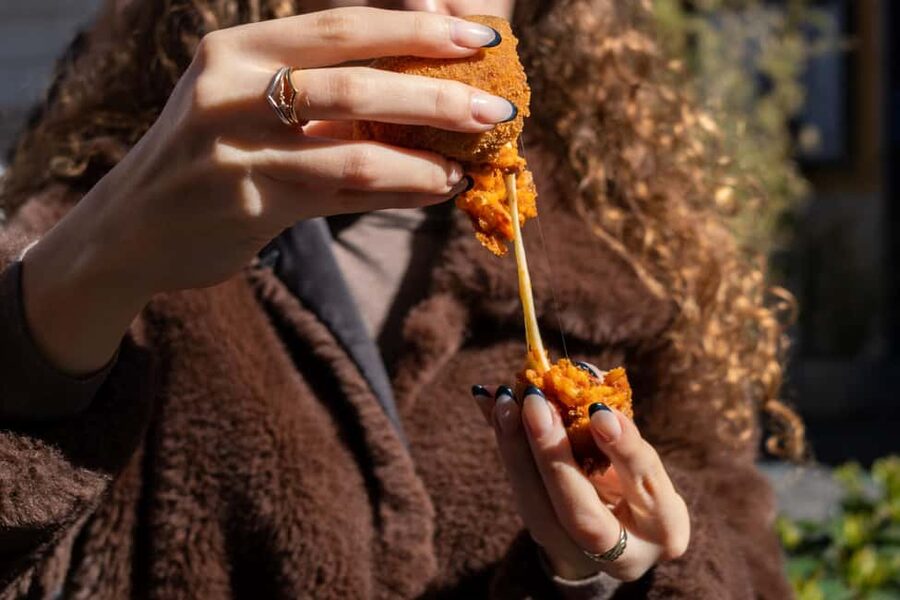 Rome: Guided Food Walking Tour with Wine in Trastevere - Stop 5: Fiordiluna Dessert for the Final Sweet Note