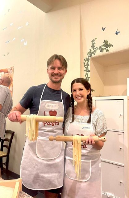 Rome: Pasta Making Class with Wine, Limoncello, and Dessert - The communal table moment: why you eat together