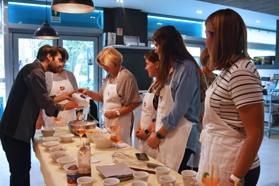 Rome: Pasta, Ravioli, and Tiramisu Cooking Class with Wine - Meeting at Pummare Restaurant: Finding Via Andrea Doria 41m Fast
