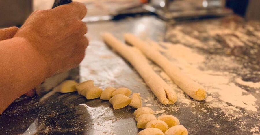 Rome: Pasta & Tiramisu Class with Free Flowing Fine Wine - Key points at a glance