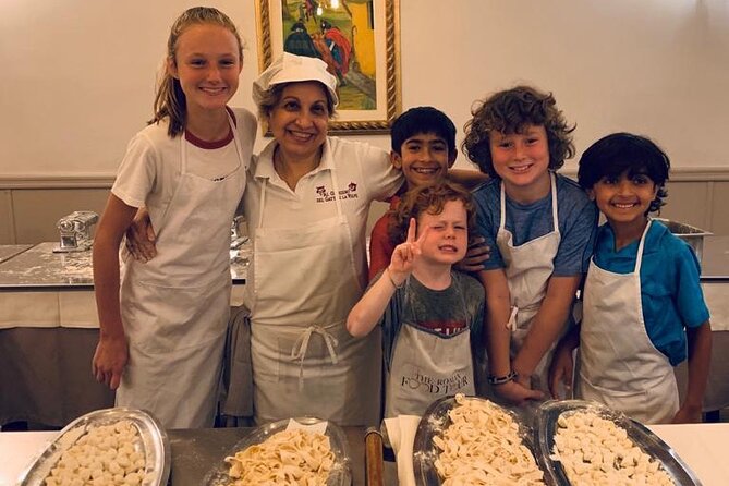 Rome Pasta & Tiramisu Making Class with Fine Wine - Group energy: meeting people without forcing it