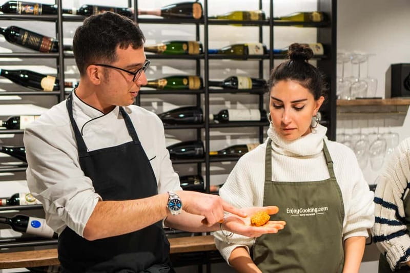 Rome: Pizza and Gelato Cooking Class with Wine - Wine, coffee, and snacks: the relaxed rhythm between dishes