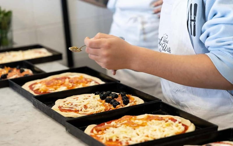 Rome: Pizza and Tiramisù Cooking Class with Glass of Wine - Who this Rome pizza and tiramisù class is best for