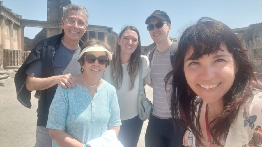 Rome: Pompeii Tour with Wine and Lunch by High Speed Train - After Pompeii: the 15-minute coach hop to lunch and wine