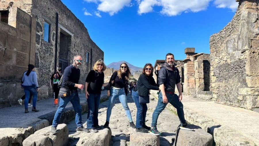 Rome: Pompeii Tour with Wine and Lunch by High Speed Train - Return to Naples and back to Rome: finish with enough daylight