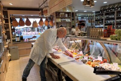 Rome Private Wine & Food Tour Trastevere, Ghetto, Campo de Fiori - Campo de’ Fiori: where you’ll taste Rome’s everyday shopping culture