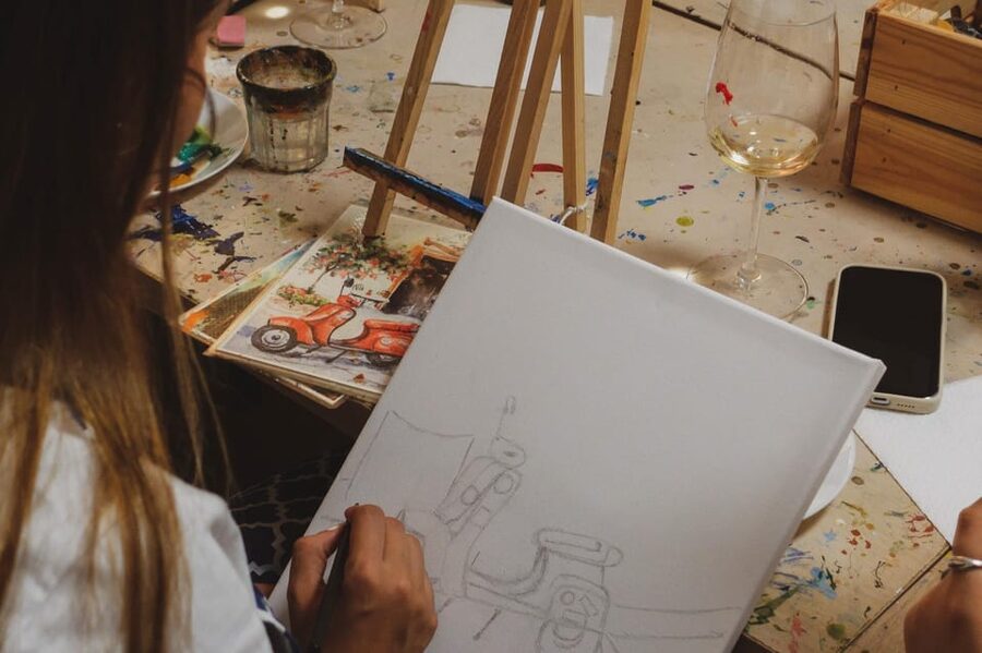 Rome: Tipsy Painting Class with Fine Wine and Arts - Hosts and hosts’ personalities: why the room feels welcoming