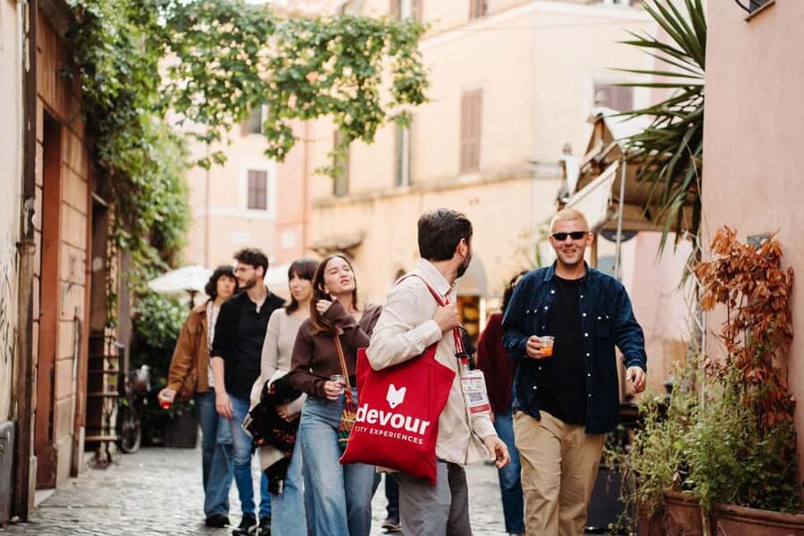 Rome: Trastevere Food, Wine & Spritz Evening Tour - Trastevere is the right stage for a food-and-wine night