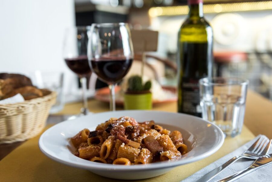Rome: Twilight Trastevere Food Tour with Wine Tasting - Meeting Point on Tiber Island: How to Find San Bartolomeo all’Isola Fast