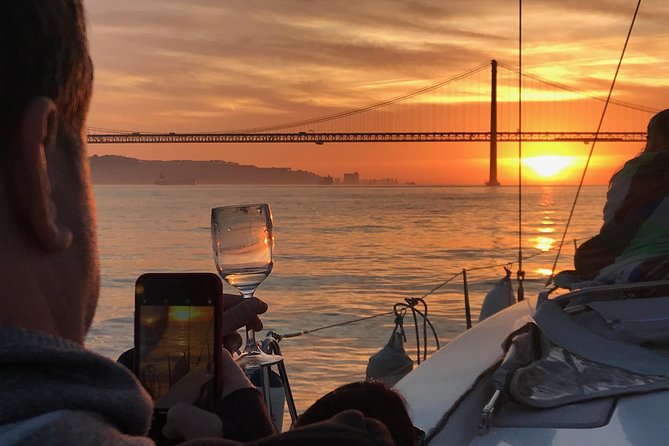 Sail & Dine Sailboat Tour With Sunset - What each major landmark is worth seeing from the water