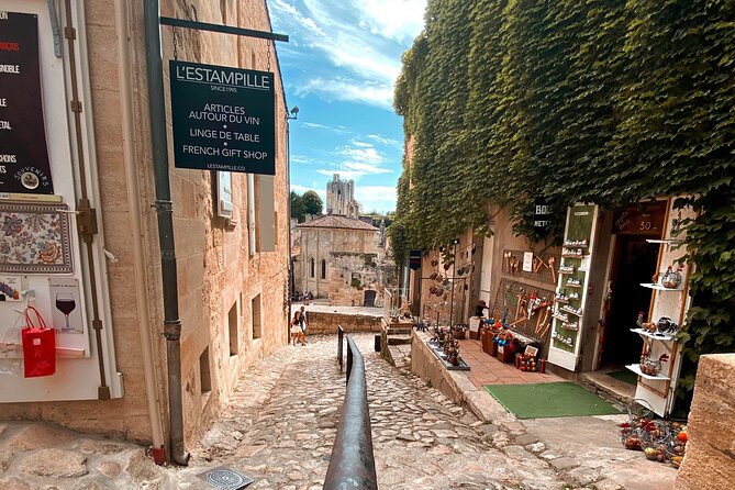 Saint-Emilion Afternoon Wine Tour - 2 Wineries & delicacies - The family-run winery apéritif: the part that feels most French