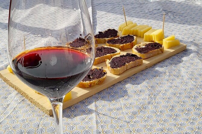 Saint-Emilion Afternoon Wine Tour - 2 Wineries & delicacies - Meeting in Bordeaux and how the minivan day moves