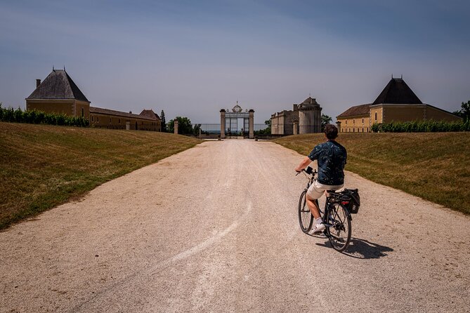 Saint-Émilion Wine Tour By Premium Electric Bike, Lunch Included - Cycling after lunch: the blue-clay lesson on the move