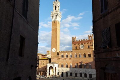 San Gimignano, Siena, Monteriggioni: Fully Escorted Tour, Lunch & Wine Tasting - San Gimignano’s Towers: Two Hours to Walk, Look, and Snack