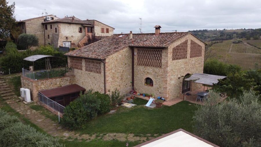 San Gimignano: Vineyard and Cellar Tour with Wine Tasting - A 90-minute San Gimignano wine tour that feels like a mini classroom
