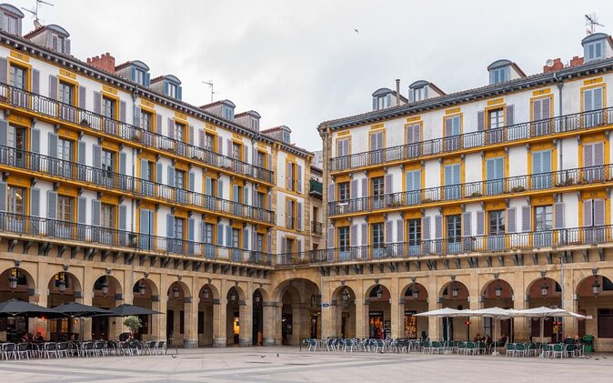 San Sebastian Evening Pintxo Tour with Wine - Key things that make this pintxo + wine tour worth your time