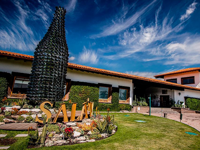 Santiago de Querétaro: Pueblos Mágicos Cheese and Wine Route - Bernal and Peña de Bernal: the monolith, the town, and the best photo spot