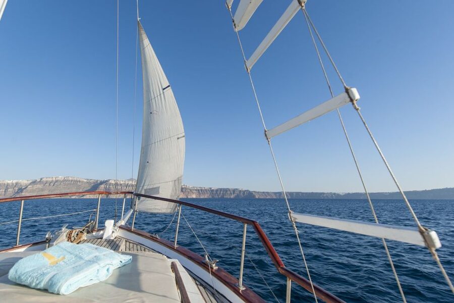 Santorini: Traditional Wooden Boat Tour with Meal and Wine - Lunch or Dinner on Board: Greek Plates and Local White Wine