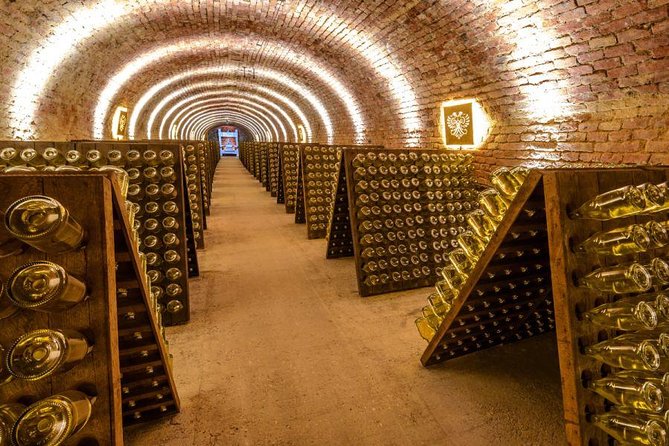 Schlumberger Sparkling Wine Cellar World Entrance Ticket in Vienna - The tasting moment: glass included, or five-sample upgrade