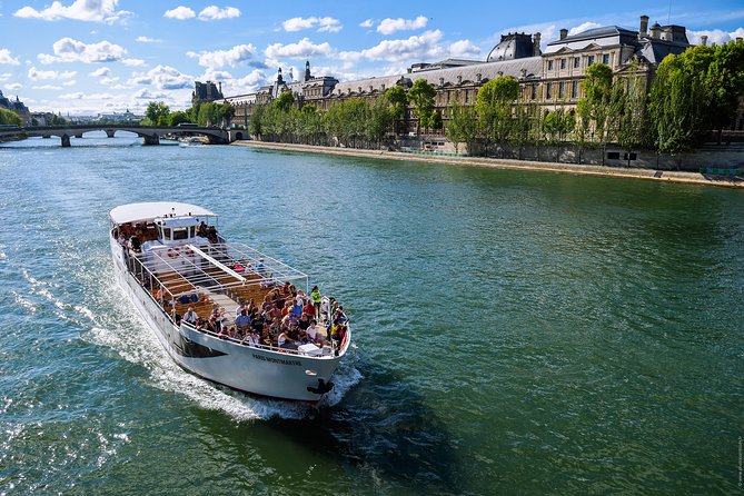 Seine River Guided Cruise Champagne Option by Vedettes de Paris - Which guide makes it better: getting the most from the commentary