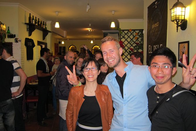 Seville Wine and Tapas Tour - Meeting at Plaza del Triunfo and Spotting the Giralda