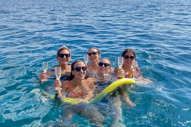 Sicilian wine tasting on the boat in Taormina - Villagonia: convenient access and crystal-clear water