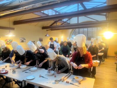 Siena: Pasta and Tiramisu Cooking Class with Wine - Prosecco Welcome and Aprons On: How the Session Starts