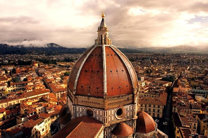 Siena, San Gimignano, Tuscany, Lunch & Wine Tasting - Small Group - San Gimignano: walk the towers for UNESCO-level atmosphere