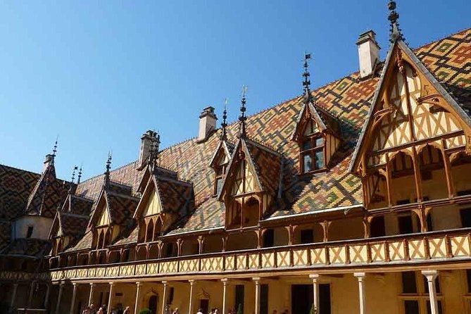 Small-Group Full-Day Tour of Côte de Nuits, Côte de Beaune Vineyards and Beaune Historical District - Stop 2: the second winery tasting (and why it can feel different)