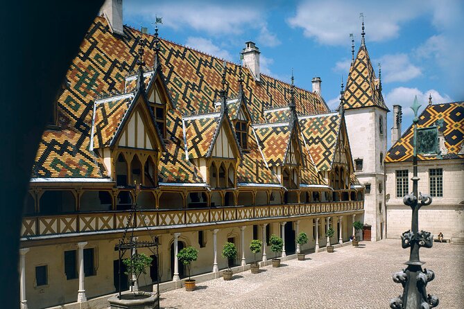 Small-Group Full-Day Tour of Côte de Nuits, Côte de Beaune Vineyards and Beaune Historical District - The guides: what small-group attention really changes