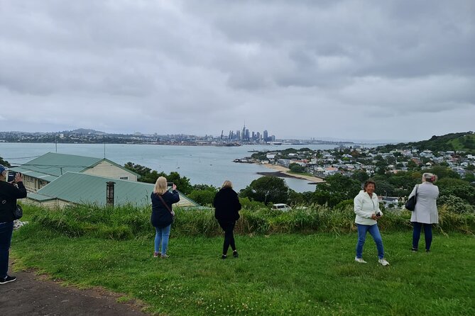 Small-Group Kumeu Wine Country Tour with Wine Tastings & Lunch - Price and value: why $192.38 can make sense