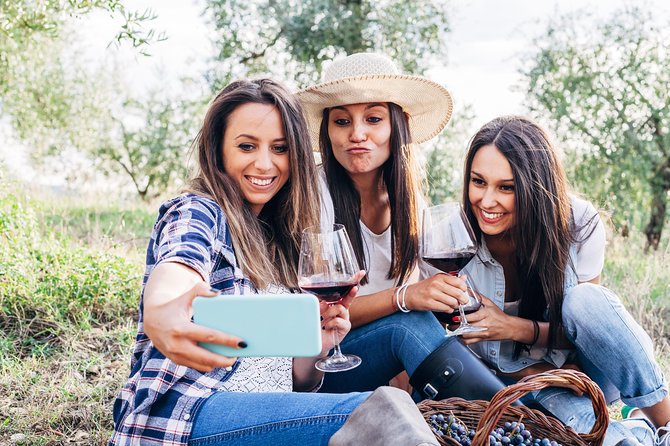 Small Group Napa Valley Tour for Wine Lovers - Photo stops that actually matter: Welcome Napa and the Golden Gate